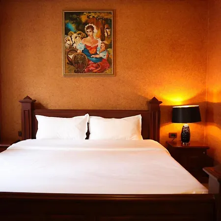 ホテル Balkan Crest ティラナ