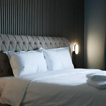 Balkan Crest ティラナ